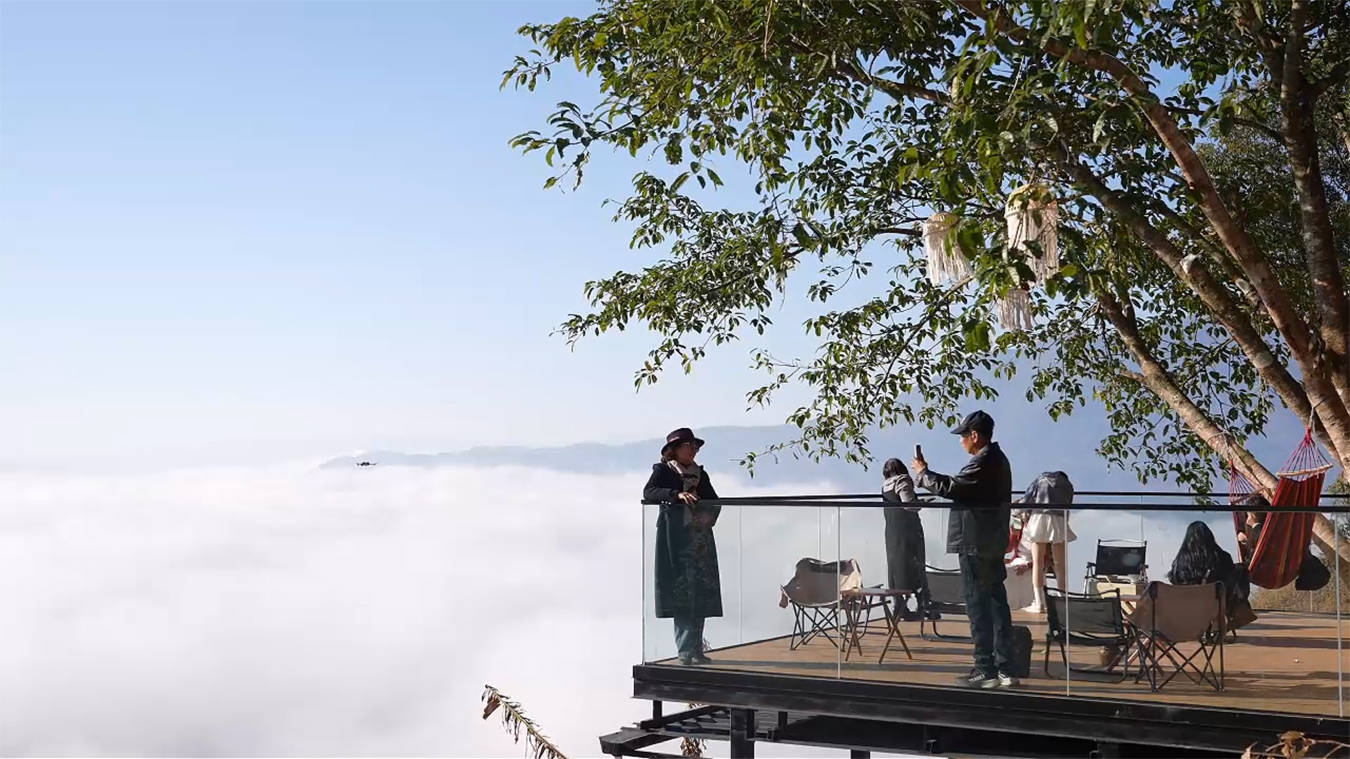 崖边”卖咖啡让家乡成为无数人打卡的诗和远方不朽情缘游戏平台他们的新起点｜鲁贞情：在“(图6)